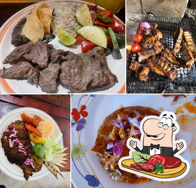 Закажите блюда из мяса в "Lonchería Leo"
