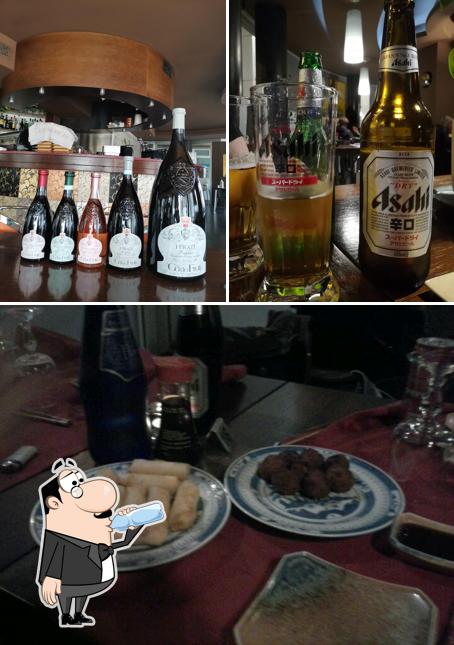 La immagine della bevanda e tavolo da pranzo di Ristorante Lin