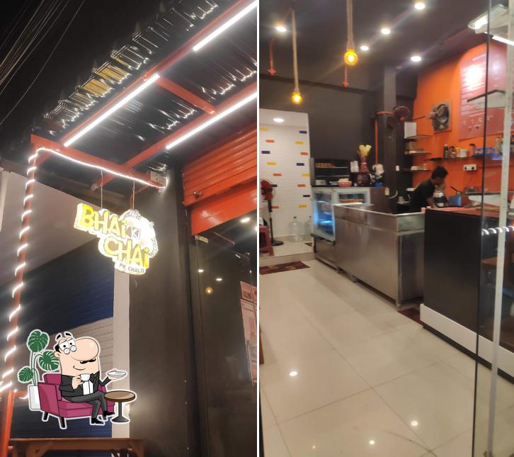 BHAI ki CHAI Road No 12 Banjara Hills, Hyderabad, Lane in between of