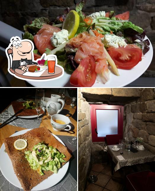 L’image de la table à manger et nourriture de Crêperie de La Tour Trompette Vannes’s