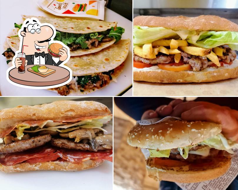 Gli hamburger di Paninoteca piadineria Stuzzicotto potranno incontrare i gusti di molti