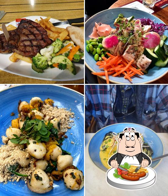 Samford Hotel in Samford Village Restaurant menu and reviews