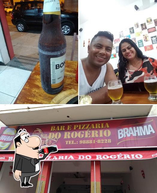 Confira a ilustração mostrando bebida e exterior no Bar Do Rogério