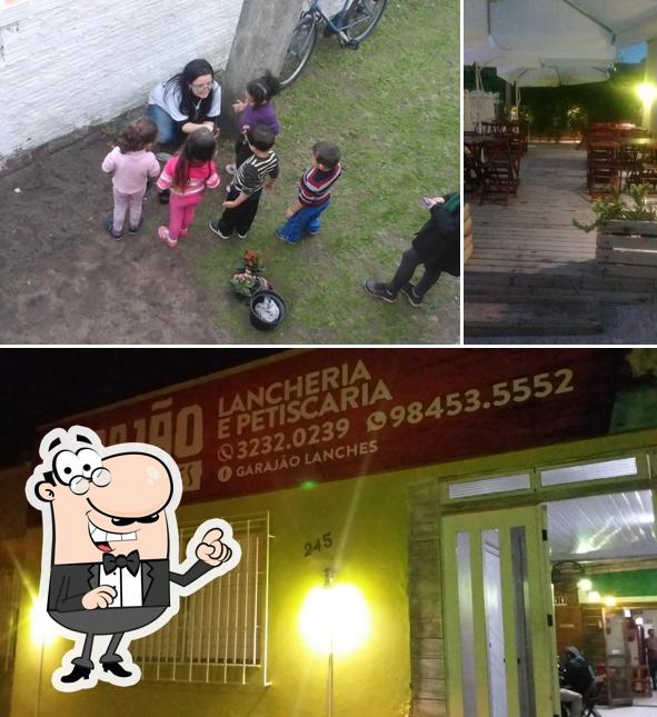 Veja imagens do interior do Garajão Lanches