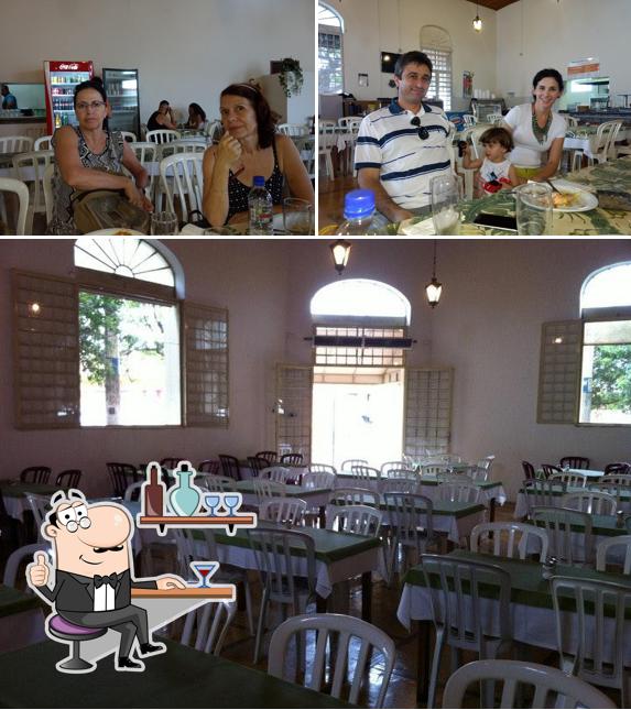 Veja imagens do interior do Restaurante Vila Rica