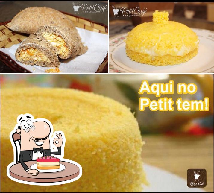 Bolo de queijo em Petit Café