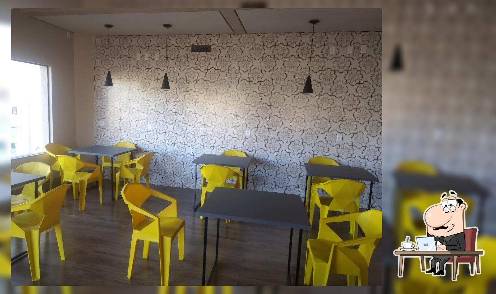 Le Petit Cafe
