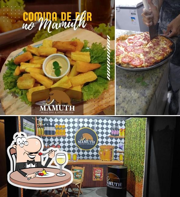 O Mamuth Music Bar e Hospedagem se destaca pelo comida e interior