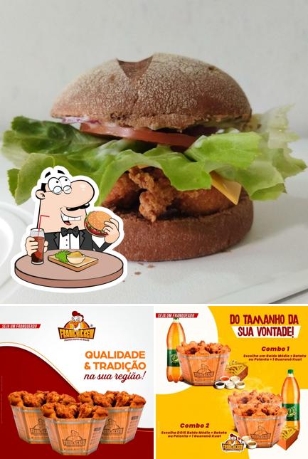 Experimente um hambúrguer no Franchicken Rio Claro