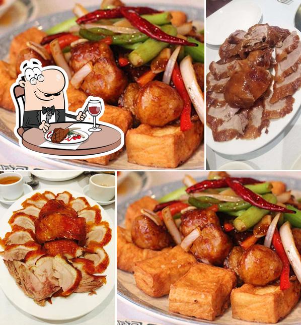 Отведайте блюда из мяса в "Peking Duck House"