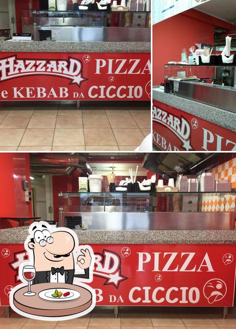 Parmi les diverses choses de la nourriture et la intérieur, une personne peut trouver sur Hazzard Pizza e Kebab da Ciccio. Bar trattoria