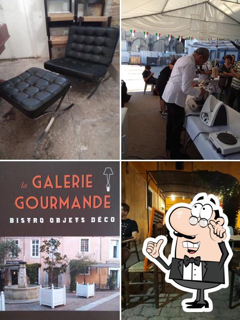 Installez-vous à l'une des tables de Galerie Gourmande