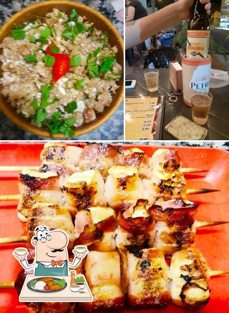 Dê uma olhada a imagem ilustrando comida e cerveja no Espetaria Bady