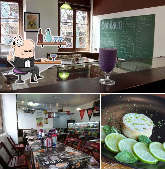 Veja imagens do interior do Bonifácio Café