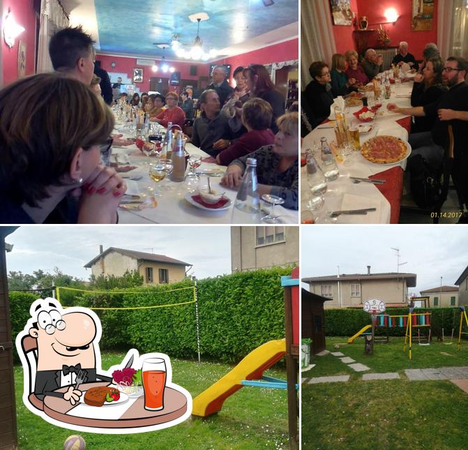 La tavolo da pranzo e area giochi del ristorante