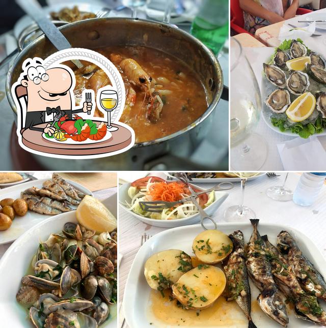 Order seafood at Restaurante Pavilhão da Ilha (Ilha De Tavira)