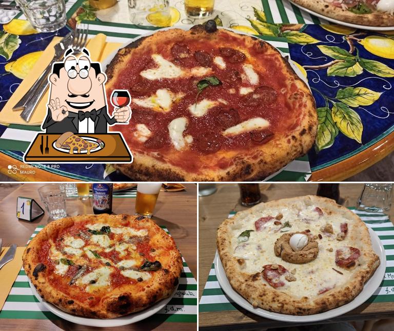Ordina una pizza a Pizzeria Regina Margherita