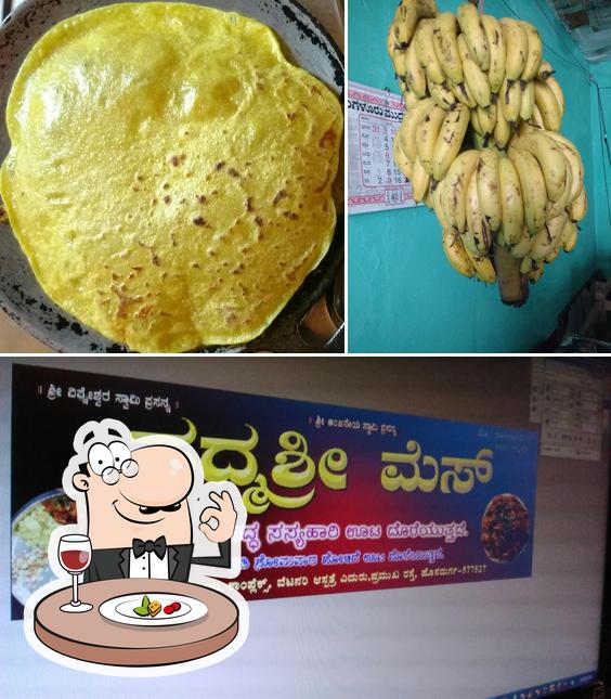 Food at Padmashree mess ಪದ್ಮಶ್ರೀ ಮೆಸ್
