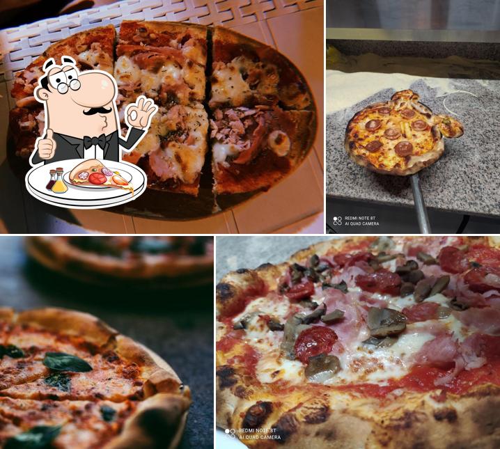 Scegli una pizza a Cory's Pizzeria & Bar