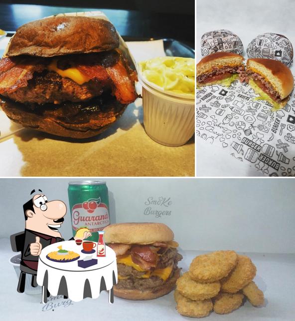 Delicie-se com um hambúrguer no SMOKE BURGER SP