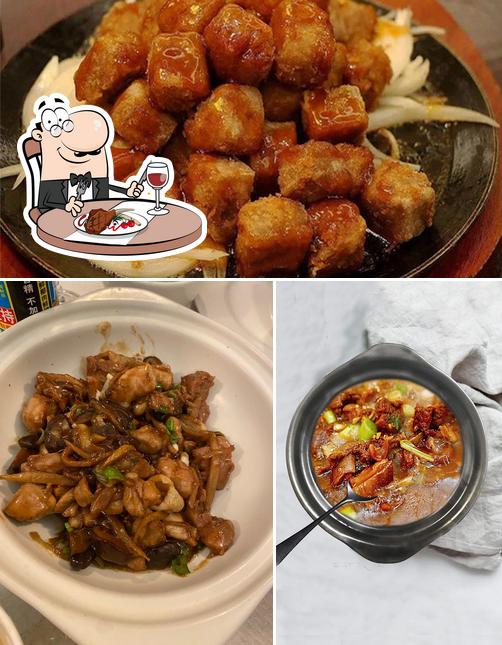 Prova i un pasto a base di carne a Jinyunfang