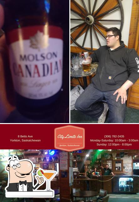 La boire et intérieur du restaurant