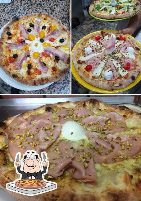 A Pizzeria Antica Trattoria Del Corso Da Nunzio, puoi ordinare una bella pizza