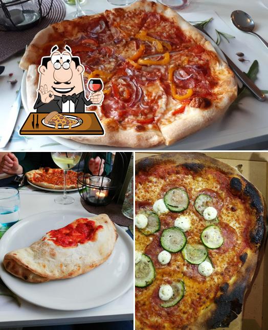 Pick pizza at Trattoria da GiGi