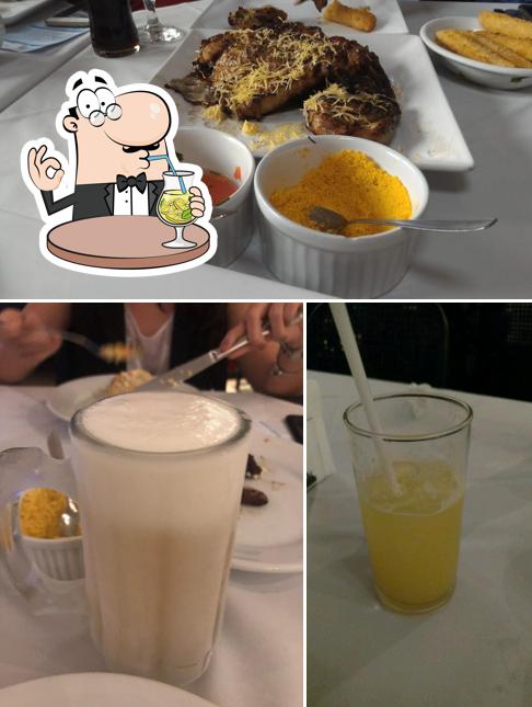Esta é a imagem mostrando bebida e comida no Ferreiro Grill