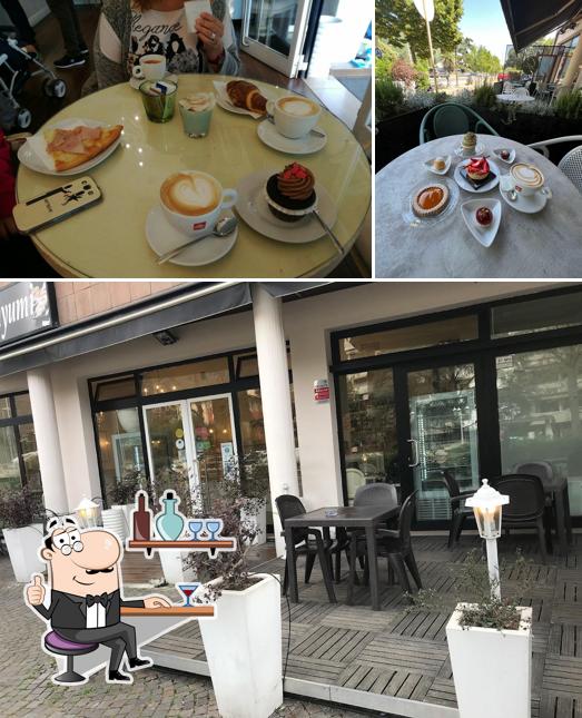 La foto di interni e tavolo da pranzo da Pasticceria Guastini