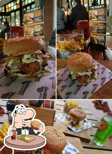 Tómate una hamburguesa en RocoMamas Irene Village