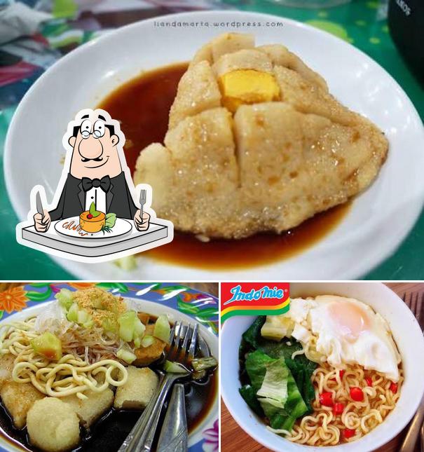 PEMPEK PALEMBANG BANG RAIHAN restaurant, Kendari, Jln kapt piere ...