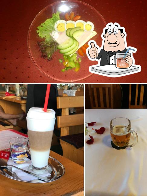 Посмотрите на это изображение, где видны напитки и еда в Reštaurácia U sv. Petra