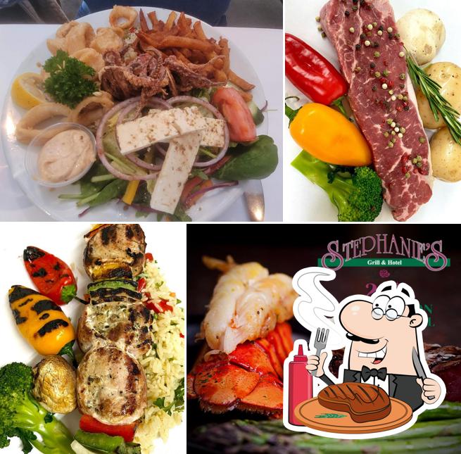 Stephanie's Grill and Bar propose des repas à base de viande