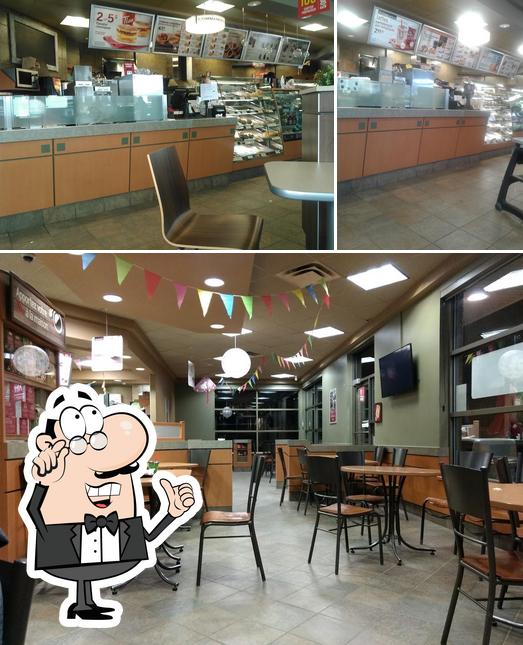 L'intérieur de Tim Hortons