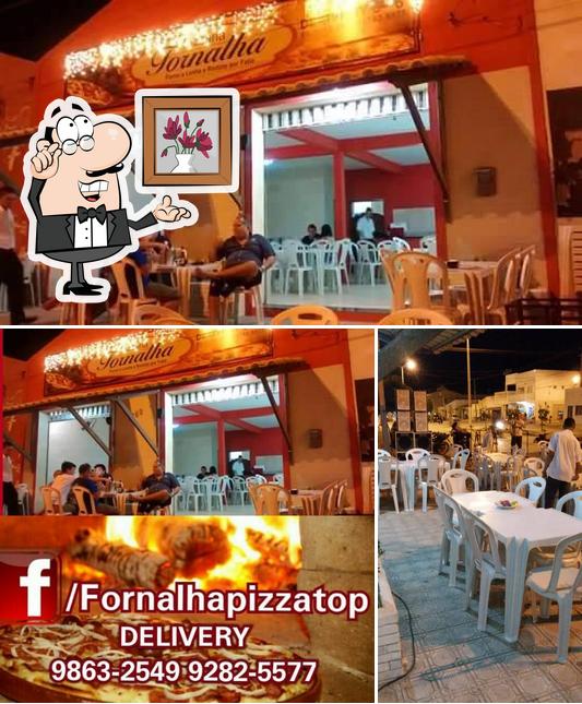 O interior do Pizzaria Fornalha