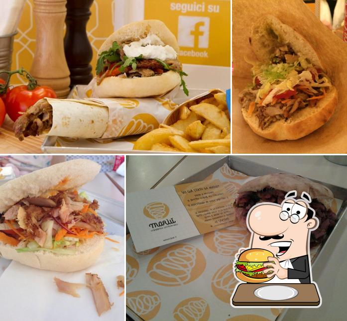 Bestellt einen Burger bei Mariù Pop Kebab