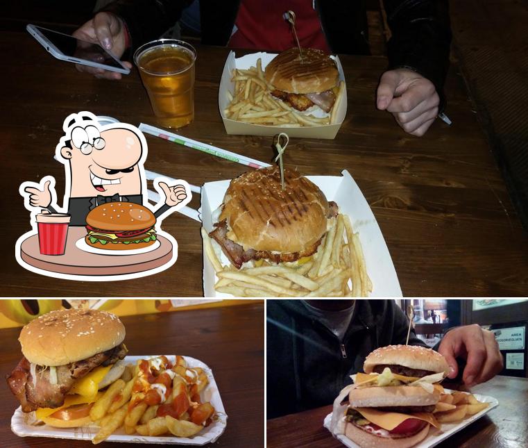 Man Vs Food propone un'ampia quantità di opzioni per gli amanti dell'hamburger