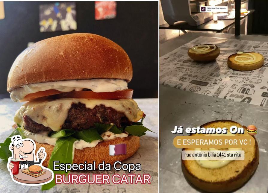 Delicie-se com um hambúrguer no HAMBURGUERIA ARTESANAL SRA BONAFÉ HAMBURGUERIA