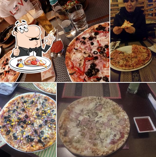 Order pizza at L'Incontro