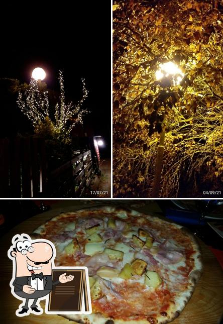 La esterno e pizza del ristorante
