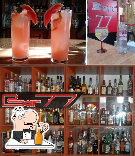 Насладитесь напитками в атмосфере "Bar 77"
