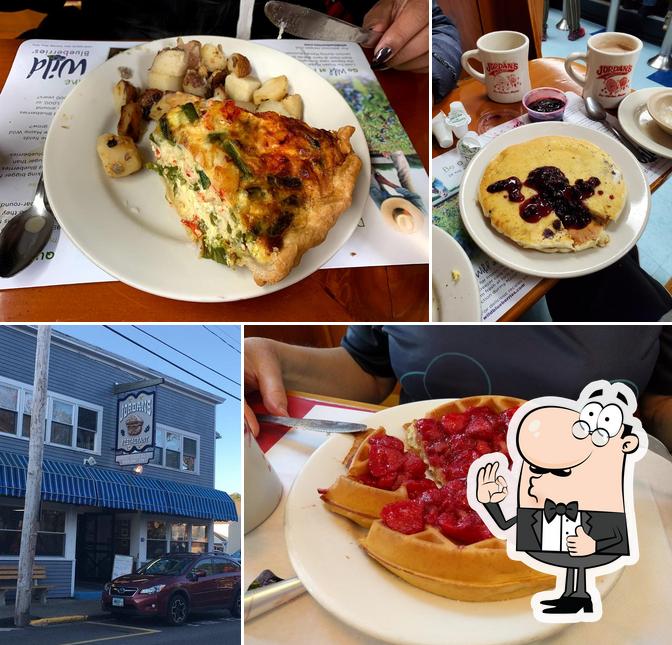 Это изображение кафе "Jordan's Restaurant - Breakfast - Lobster Rolls - Burgers - Pancakes - Sandwiches"