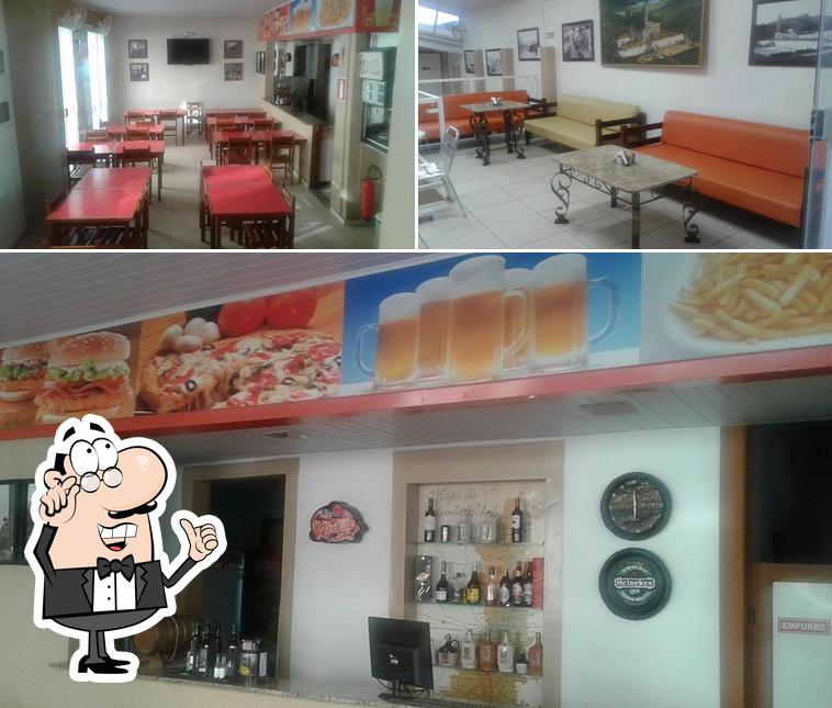 O interior do Karaiba Lanches