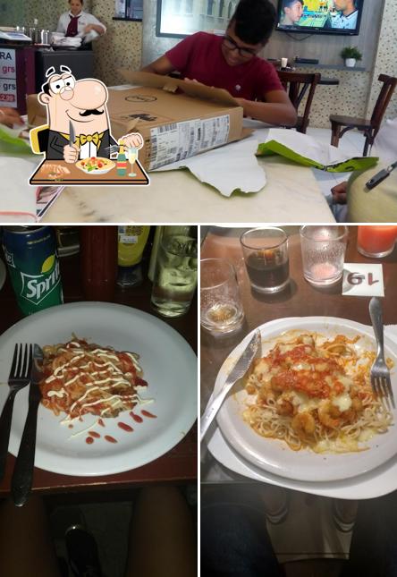 O Pizzaria Mil Delícias se destaca pelo comida e interior