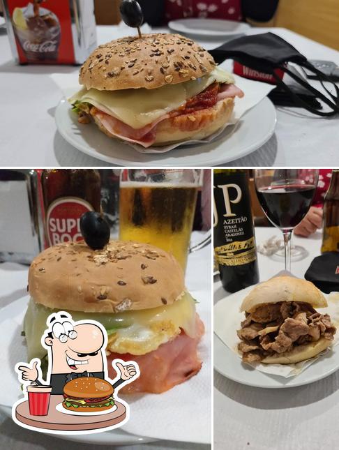 Pide una hamburguesa en Café Esparrinha