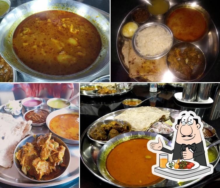 Food at Nagpuri Mutton Bhakari