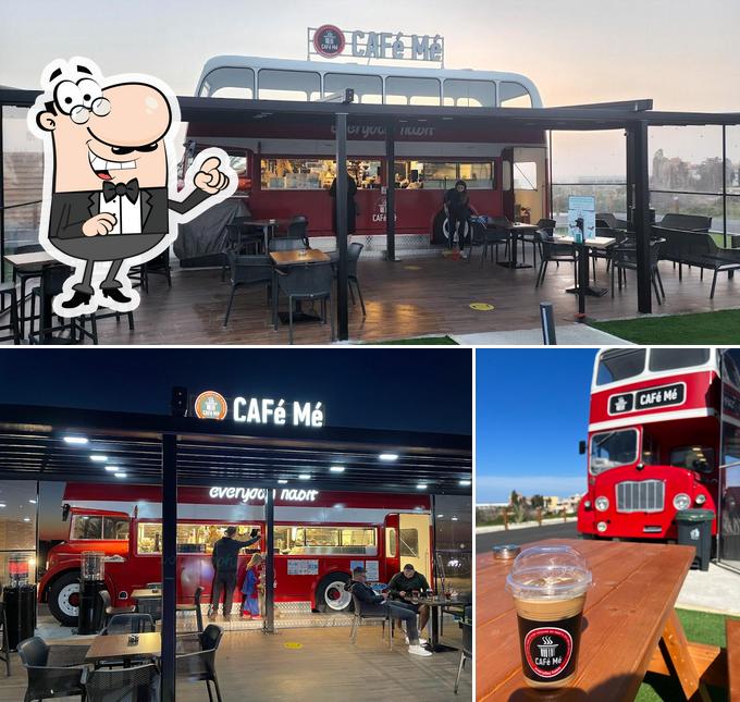 CaféMé REDBUS se distingue par sa intérieur et boisson