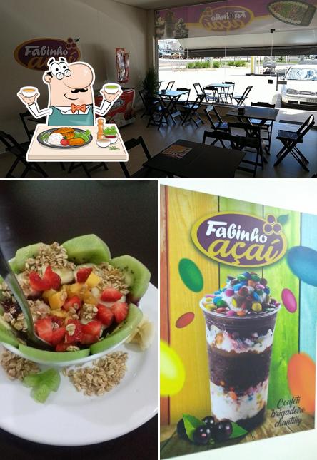 Dê uma olhada a foto apresentando comida e interior no Fabinho Açaí