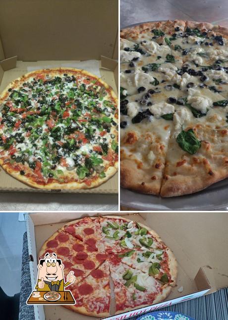 Order pizza at Lantana Pizza